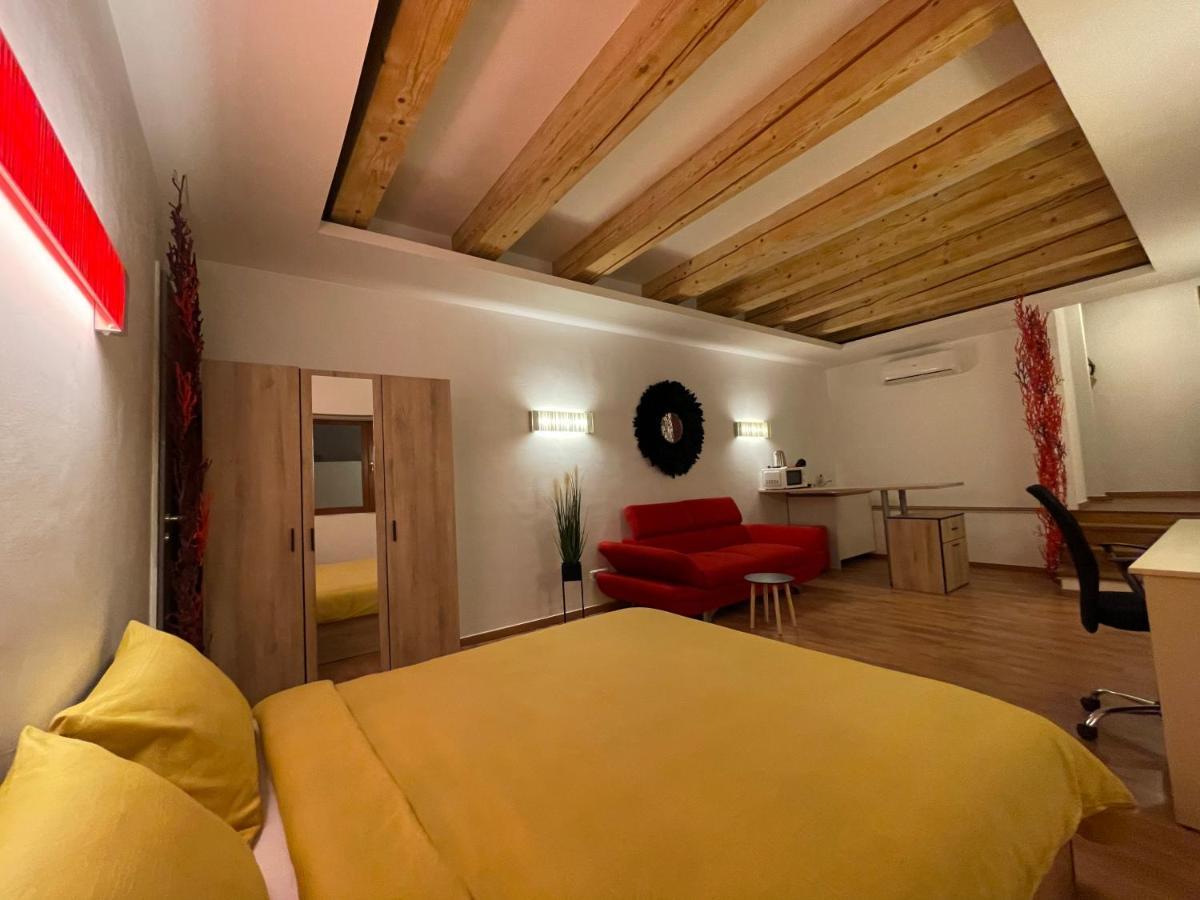 New Workspace Studio Savoya9 Self Check In Old City Center Timisoara Bagian luar foto