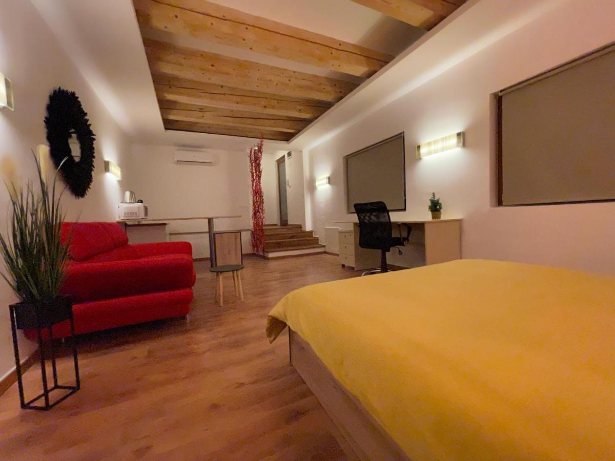 New Workspace Studio Savoya9 Self Check In Old City Center Timisoara Bagian luar foto